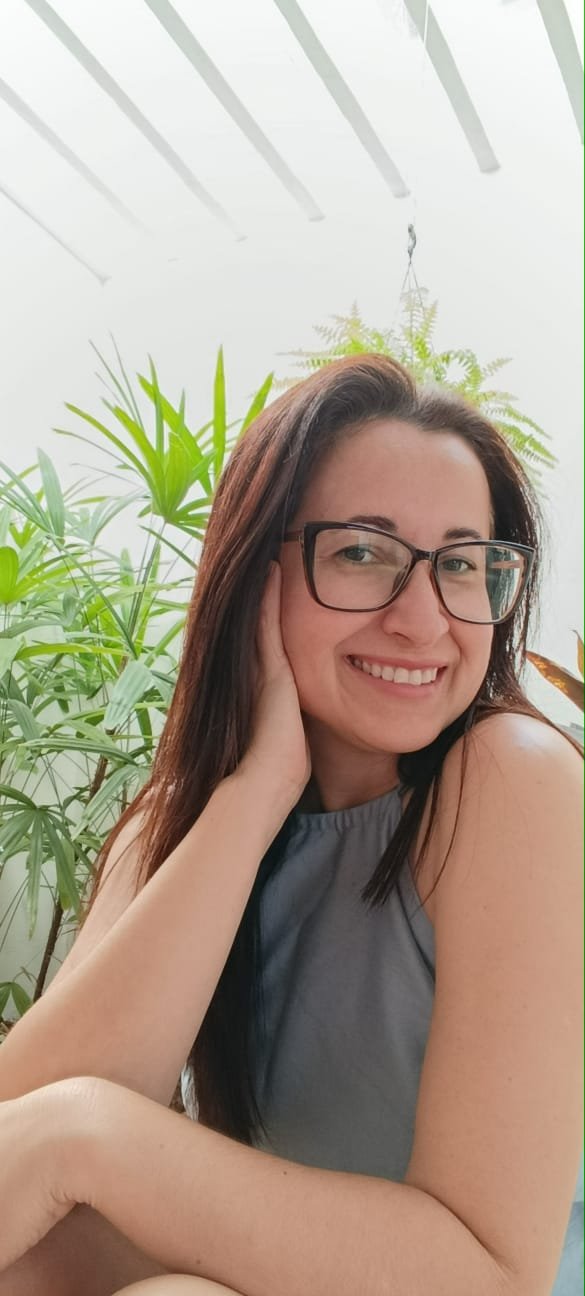 Casa Amarela - Adriana Teixeira - BIO