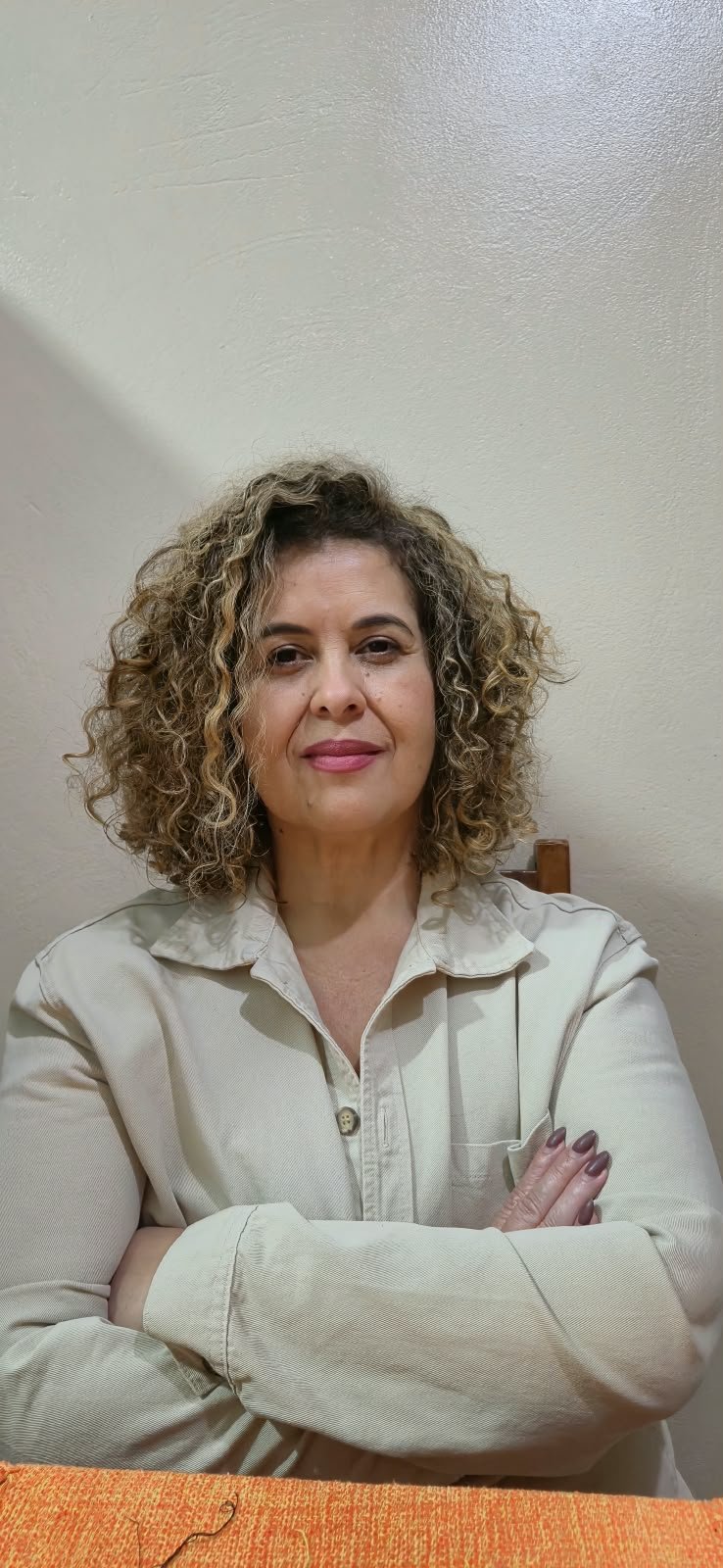 Casa Amarela - Tânia Souza - BIO